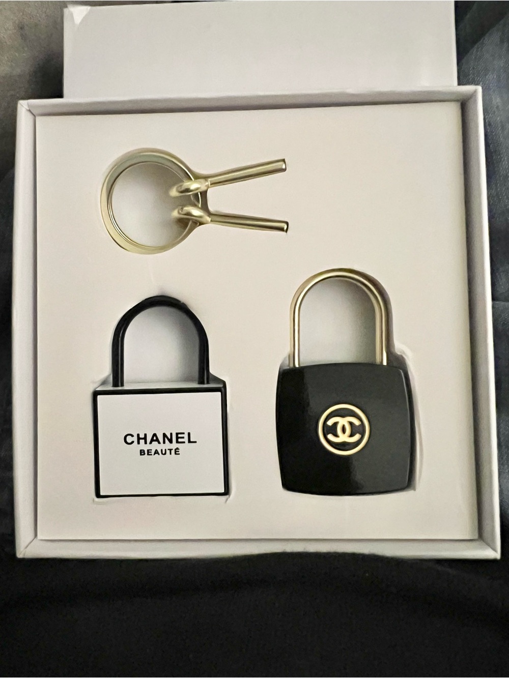 Chanel beauty counter line NEW lock and key keychain or bag charm in CC box - Picture 1 of 4